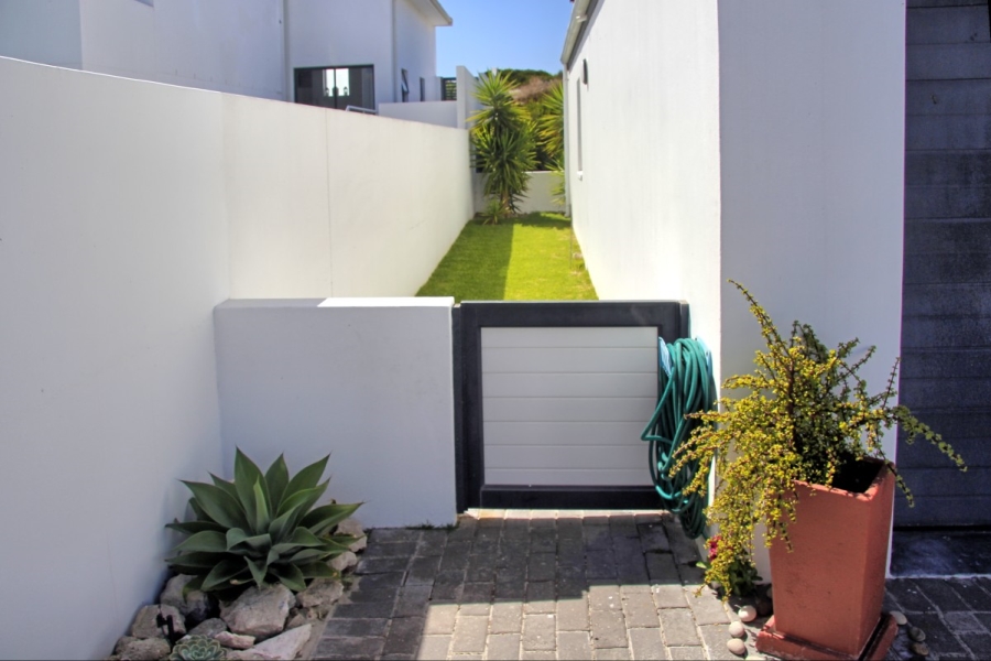 5 Bedroom Property for Sale in Shelley Point Western Cape